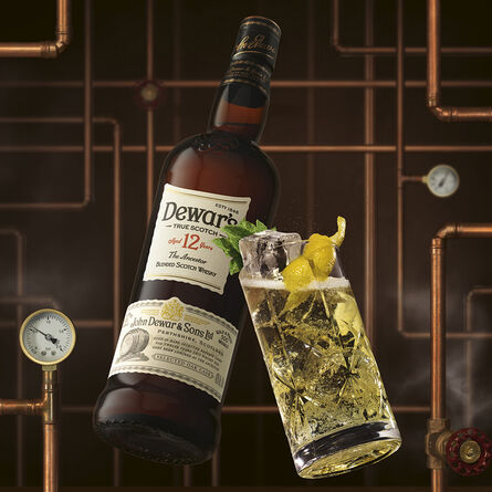Whisky Dewars Premium Scotch 750 ml image number 2